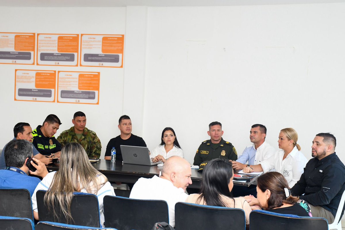 DevalPolicia's tweet photo. Desde #Toro participamos en el Consejo de Seguridad, liderado por la @GobValle y la @alcaldiadeToro en conjunto de @Ejercito_Div3, con el fin de articular las estrategias en pro de fortalecer la seguridad en zona urbana y rural.

#SeguridadEnElTerritorio https://t.co/1zPpLpKqIT
