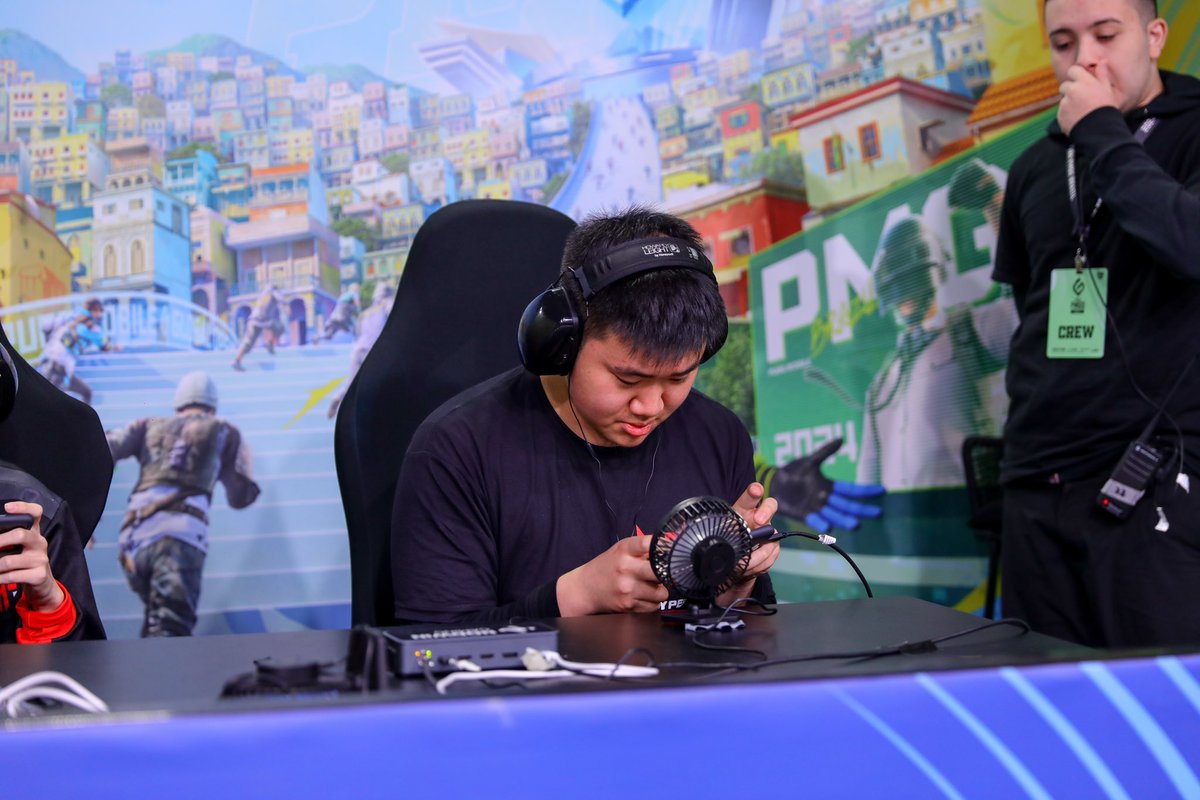 Little photo shoot of our players during the #PMGO while they were focused on their match!

#PUBGMOBILE #PMGO2024 #PUBGMESPORTS #RunItHyper ♥️