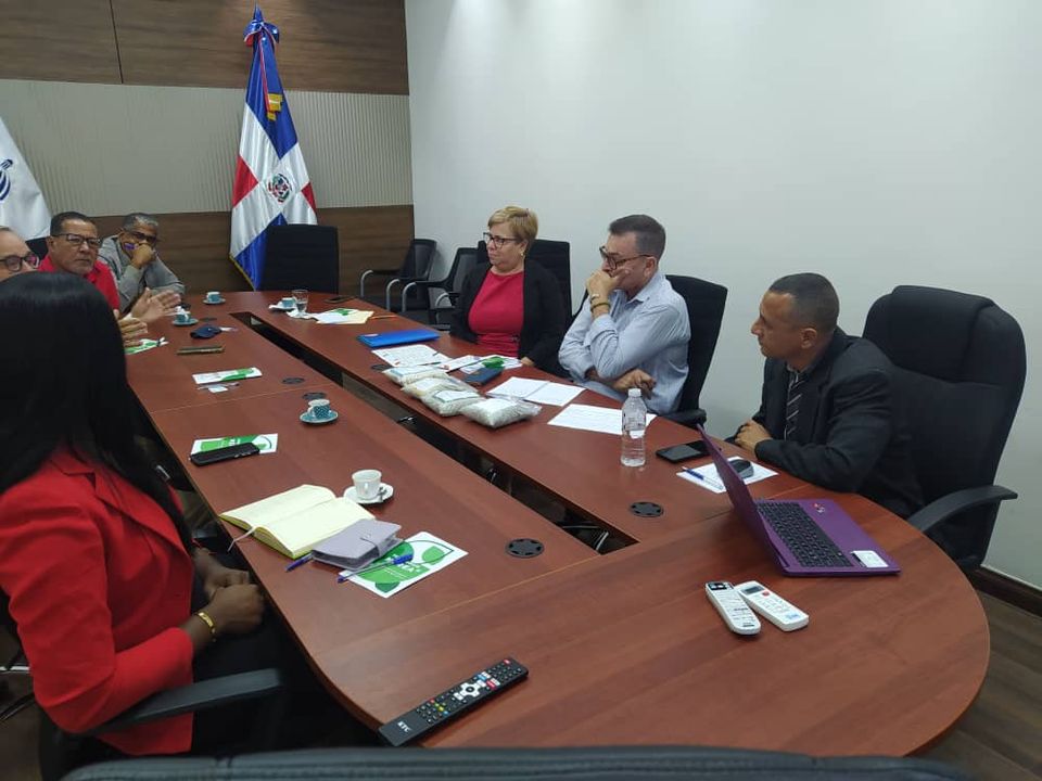 La Fundación de la Universidad de La Habana realizó una exitosa visita a la República Dominicana con el objetivo de promover la tecnología NEREA entre los productores agropecuarios del país caribeño. 🔗: fundacioninnova.uh.cu/visita-de-trab…