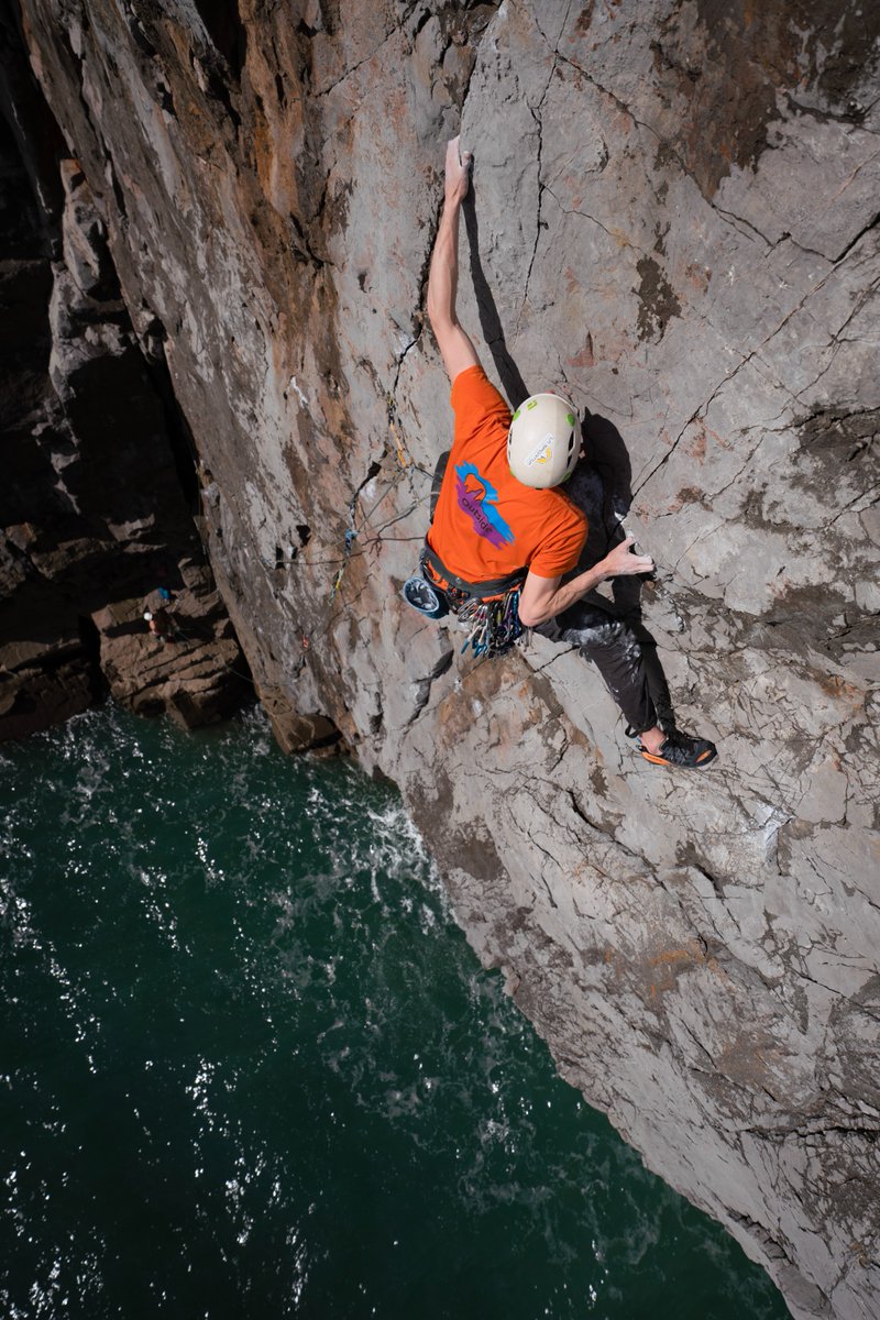 Will Rupp captured some amazing pictures of Joseph Mullett on Luke Skywalker E5 6b, Pembrokeshire last week. #tradclimbing #seascliff #sea #climbing #trad