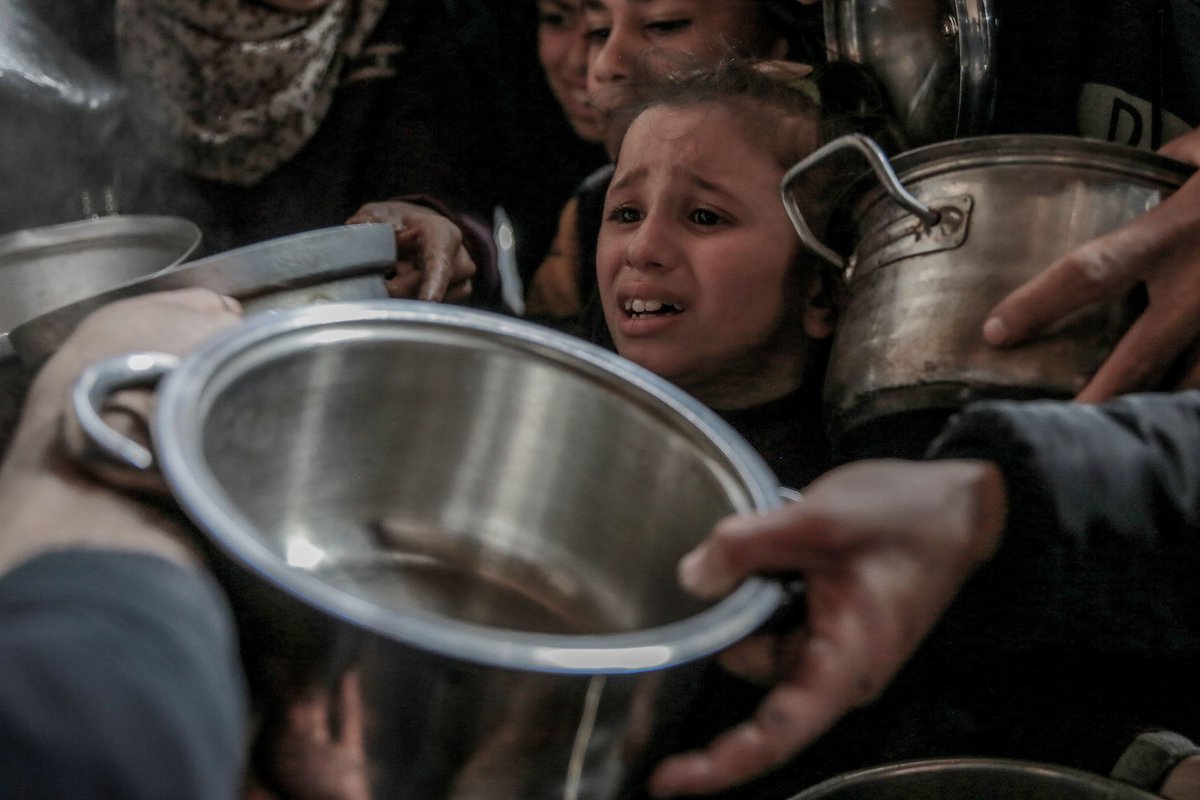 ImamRezaEN's tweet photo. When you have your iftar today, don't forget those who can't have theirs.

#GazaFamine #Gaza https://t.co/SczFMuvys5