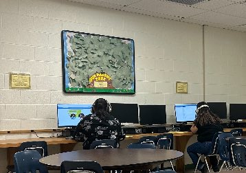 JudyZuniga6's tweet image. ⁦@Rowe006⁩ parents hard at work! #ESLClass #sisepuede 🙌🙏❤️ ⁦@PFETexas⁩ ⁦@StateAndFedMISD⁩ ⁦@AlmaSalaza16325⁩