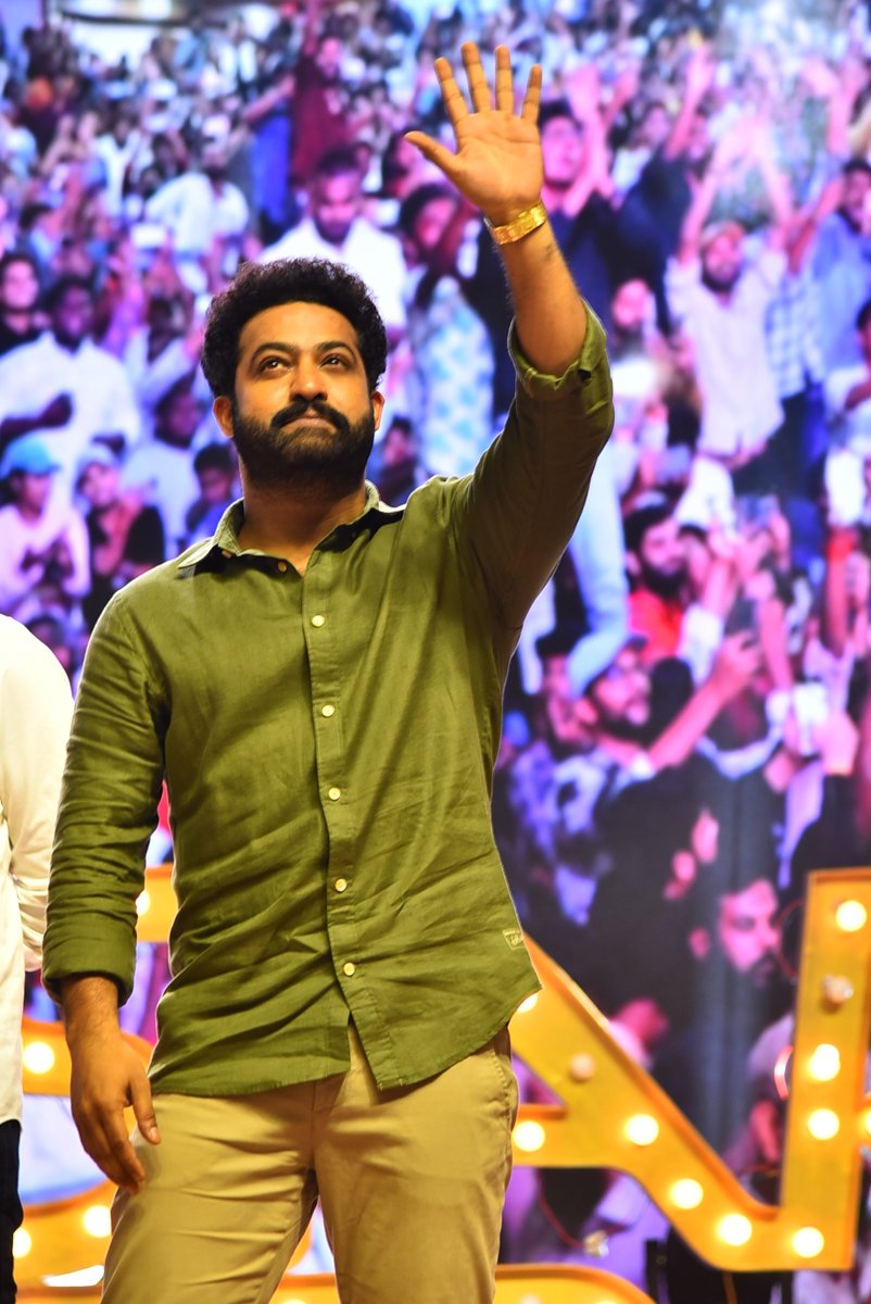 LEADER OF MASSES 🔥🔥🔥

#NTRatTilluSquareEvent #JrNTR #TilluSquareSucessMeet #ManOfMassesNTR @tarak9999