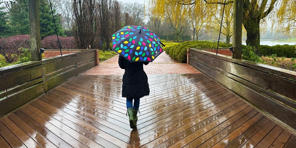 April showers bring May flowers! ⛈️ 🌸 The Garden invites Illinois residents to grab their umbrellas and join us from April 8 - 11 for our free admission days and see why a “chance of rain” is a good thing at the Garden.