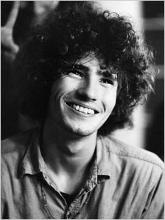 Tim at his sweetest and most innocent. Lacy, baroque, pure. Shortly before his preference for free jazz, smack and all things carnal began to consume him. ‘Wings’ - Tim Buckley, 1966. youtu.be/GY35hx7Vemo?si…