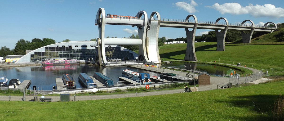 Falkirk Wheel in central Scotland with 34 large images like walking around - flickr.com/photos/1515244…