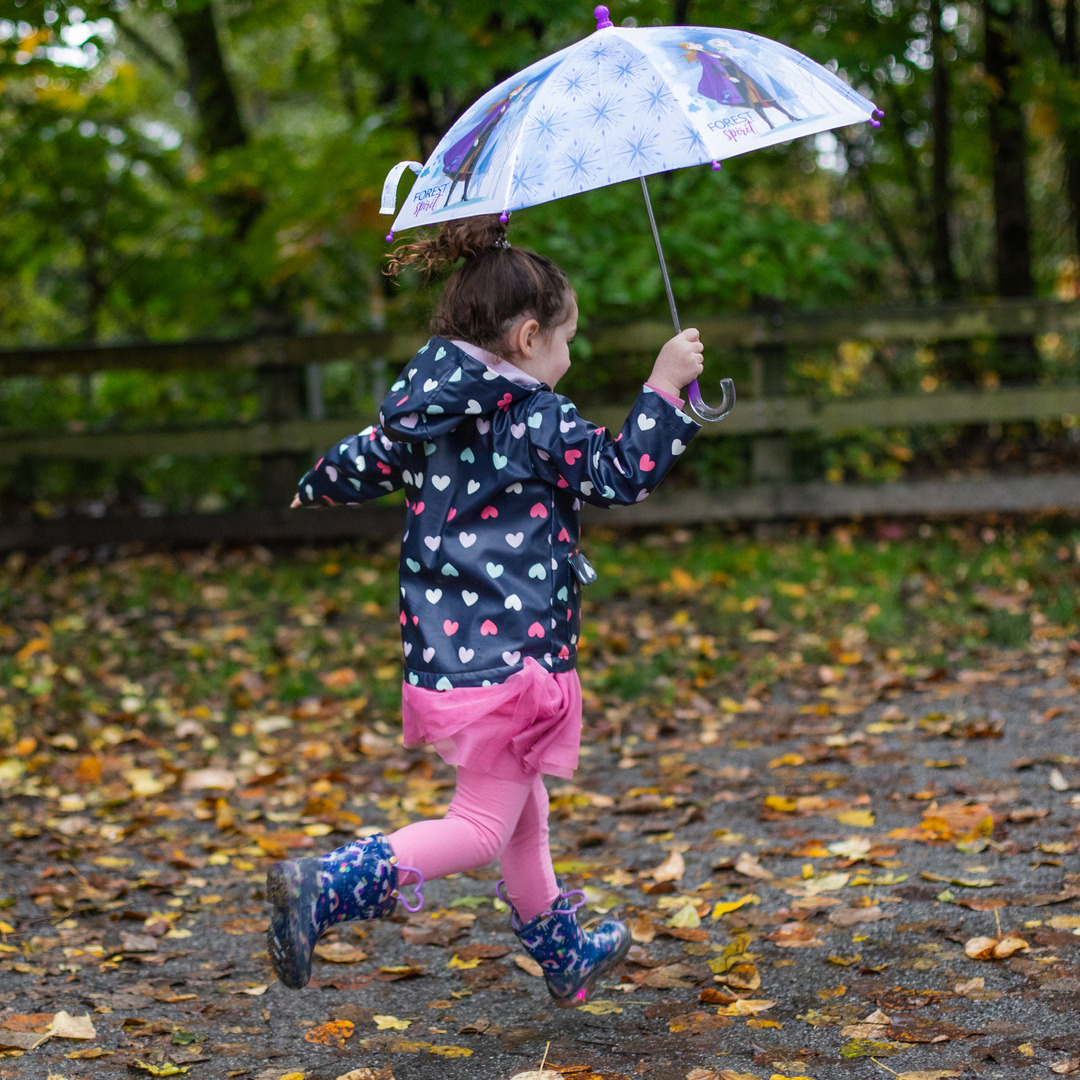 April showers bring May flowers! 🌧️🌻 It's going to be a rainy week, so with that in mind please remember to: 🧹Help clear catch basins 🌊Use caution near local waterways ⚠️Drive carefully Tips to remember: cnv.org/HeavyRainfall