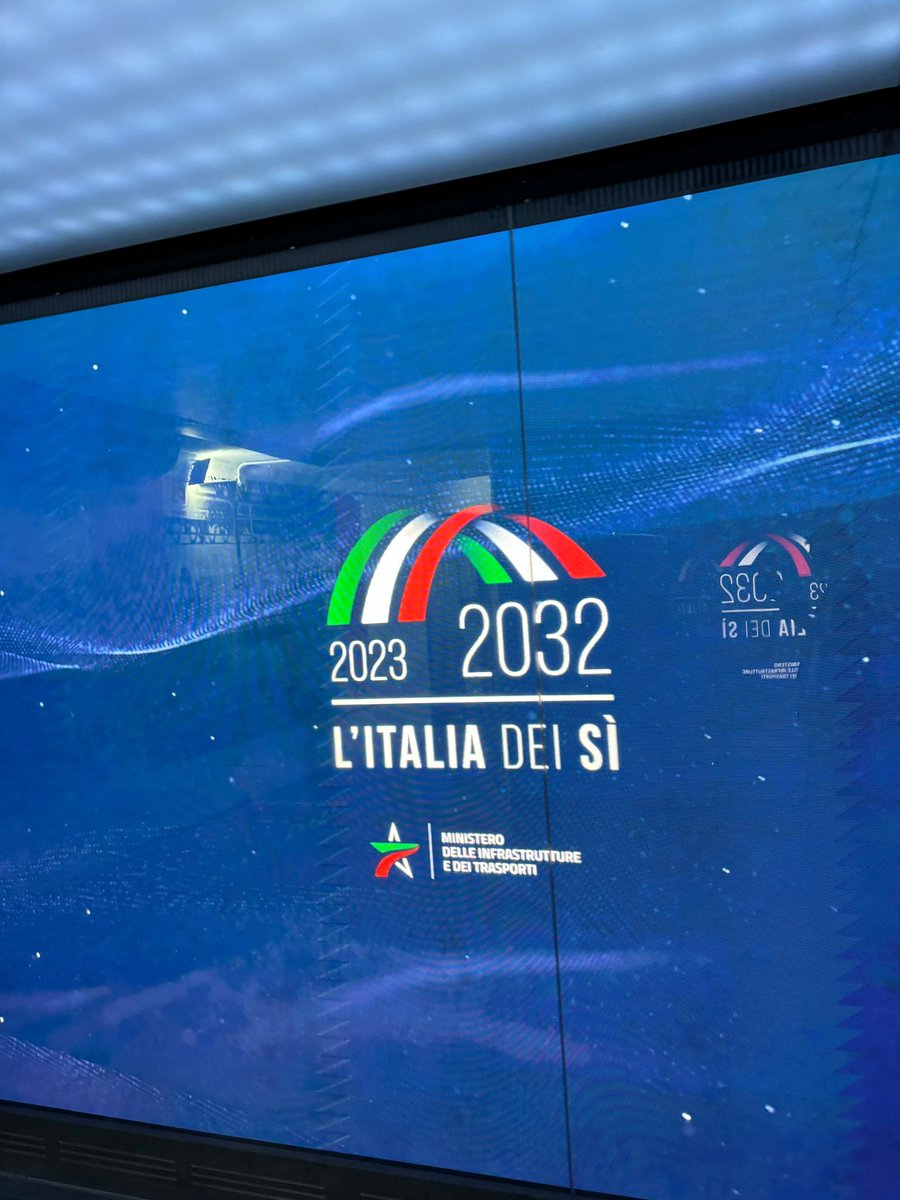Oggi Portici (NA) per l’Italia del Sì, assieme a <a href="/matteosalvinimi/">Matteo Salvini</a> , per un’🇮🇹 moderna, veloce, connessa. Strade e grandi opere, in Campania e al #Sud piovono investimenti senza precedenti. Avanti così, con le idee e la forza del fare. #forzalega