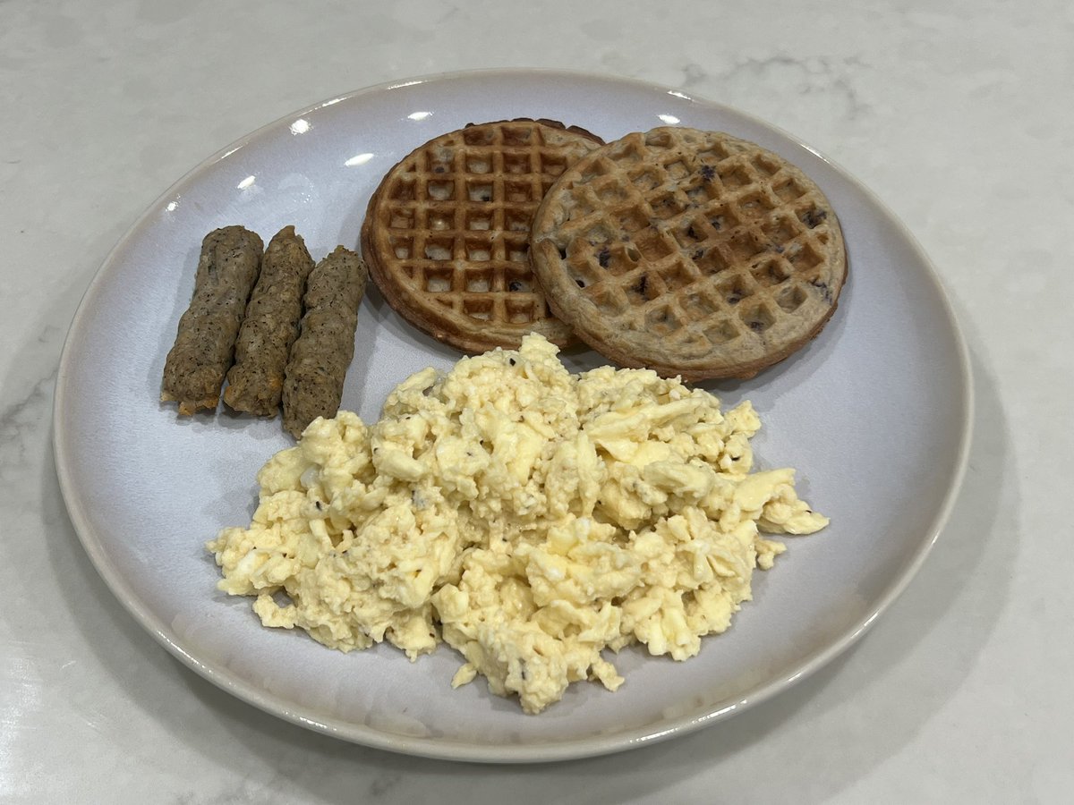 And now back to our regular scheduled programming!
Creamy pepperjack eggs and eggwhites, chicken sausage and protein waffles! 47G of protein