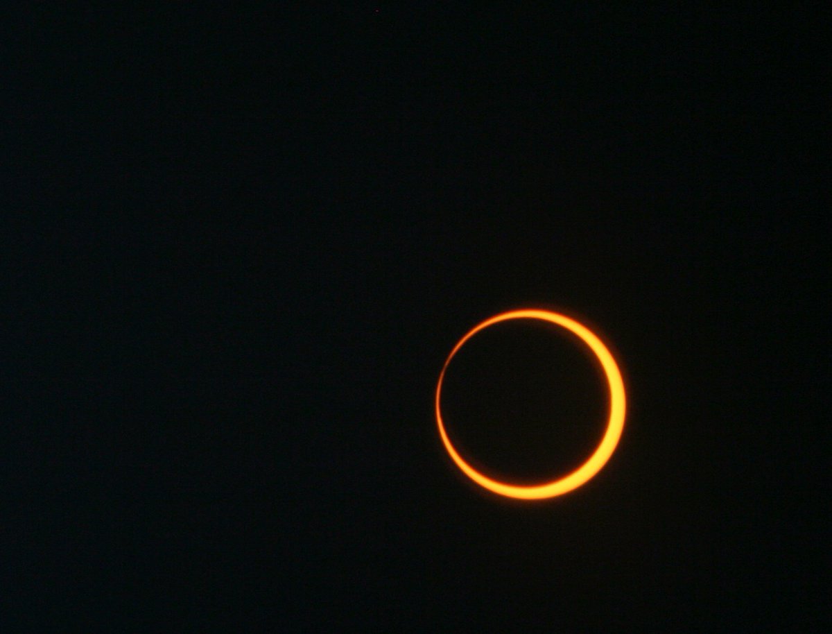 Where are you viewing the #TotalSolarEclipse from today? Remember to wave at Odie! 👋🌑☀️ 📸: NASA/Bill Dunford May 20, 2012