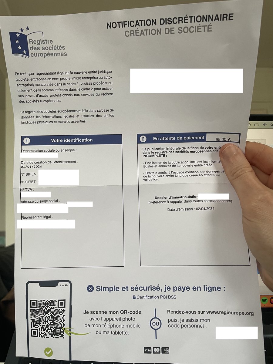 Madame a créé son auto-entreprise au début du mois. Aujourd'hui à la poste elle reçoit deux lettres, dont ce courrier très formel, dans une jolie enveloppe. On a failli sortir la carte bleue, mais... ⤵️