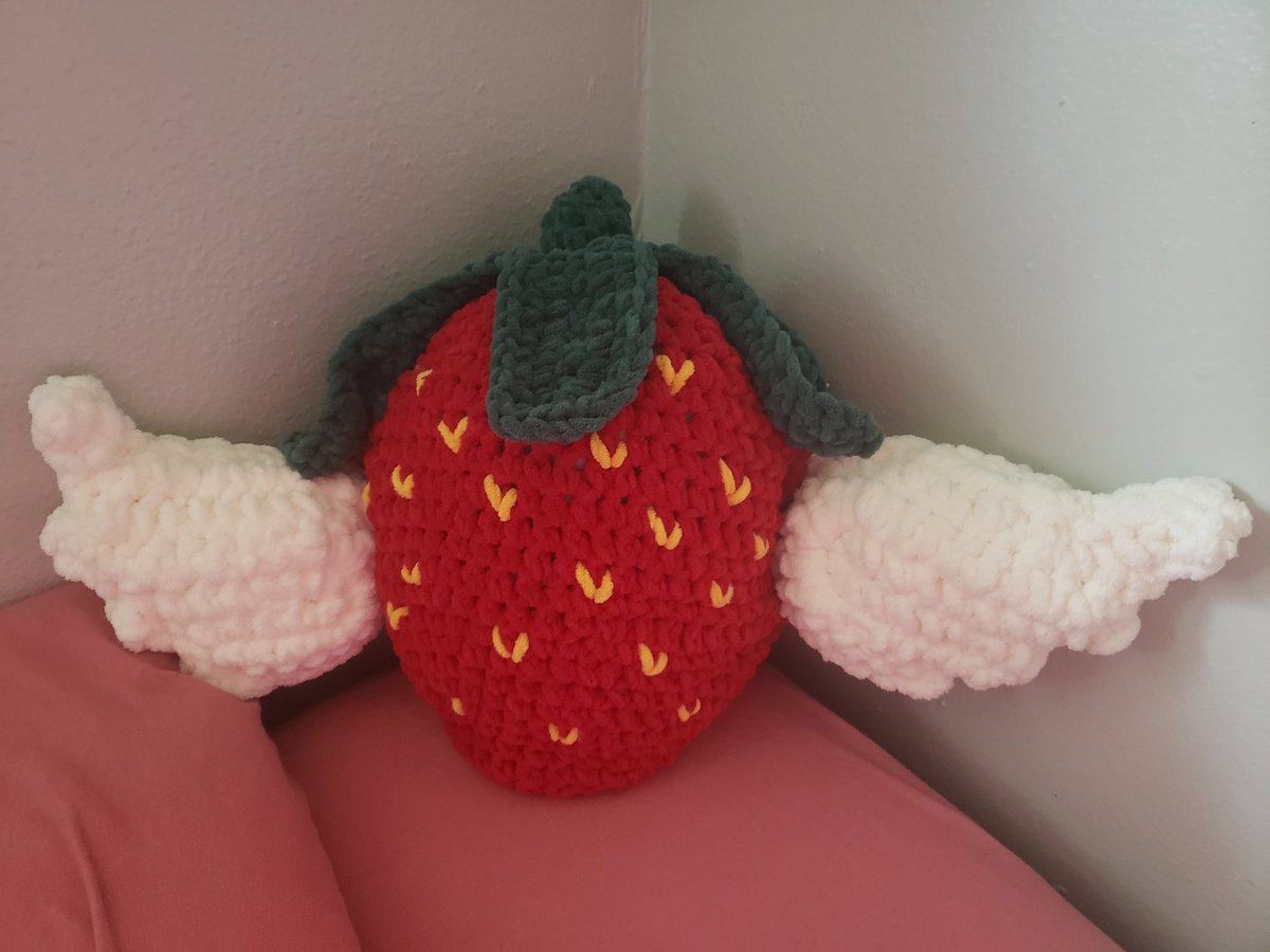 A celeste strawberry pillow
Im working on writing a pattern and making it so i can sell the item!
#celestegame #celestemountain #crochet #crochetstrawberry #flyingstrawberry #celeste #strawberrypillow #crochetpillow