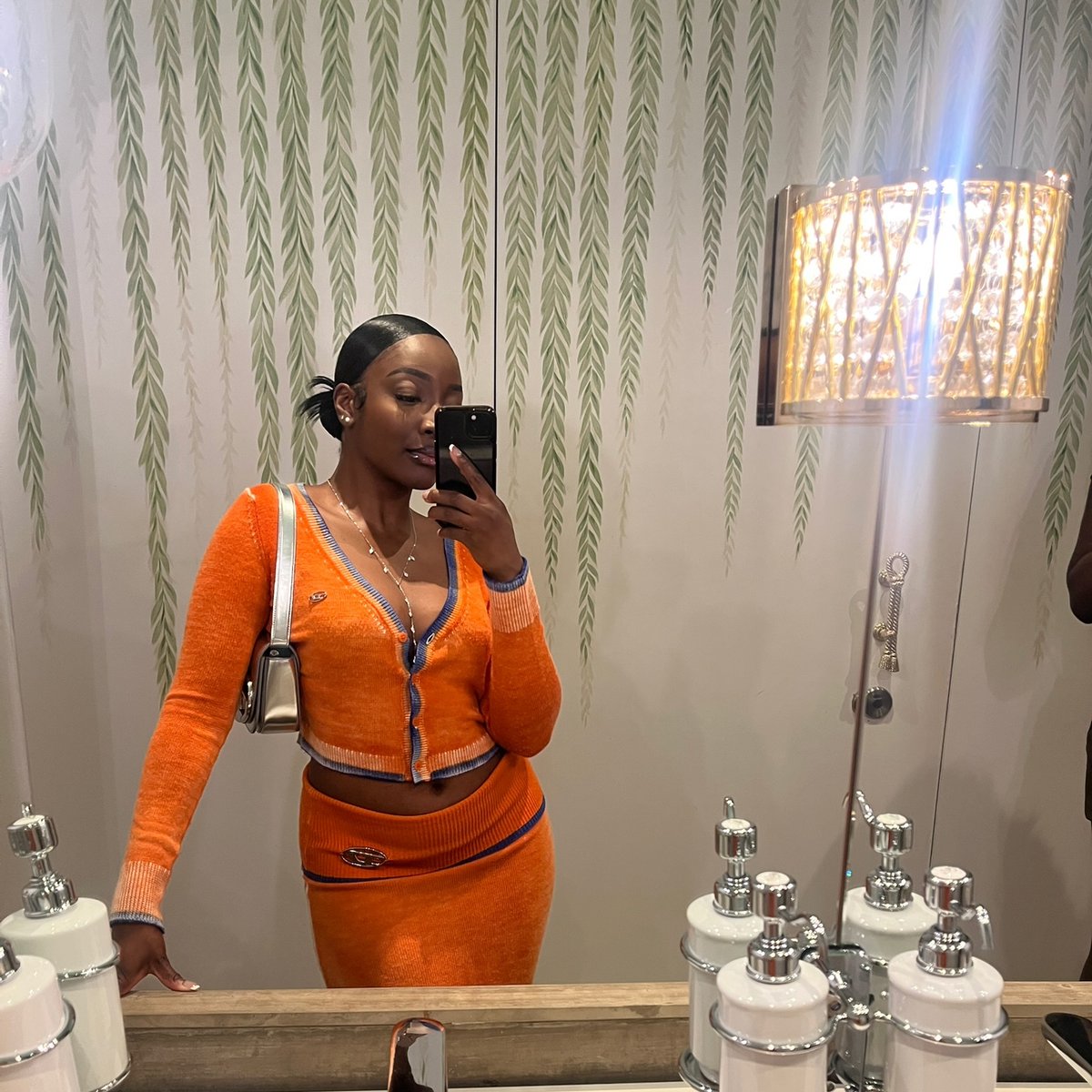 jackiecristabel's tweet photo. 🍊 https://t.co/RVdvTxnGOy