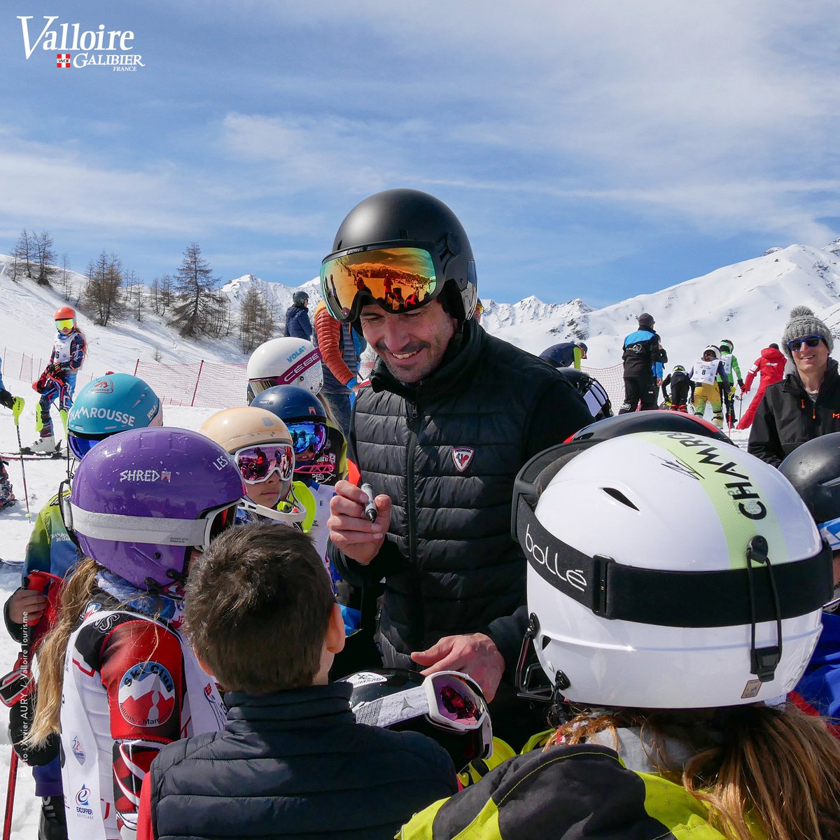 Jb Cup 2024 ❄️☀️ La course et la fête des jeunes skieurs avec Jean-Baptiste Grange ⛷️✨ Tradition respectée ce samedi ! De magnifiques conditions pour cette 13e édition 🤗 #Valloire #Galibier #ski #jbgrange