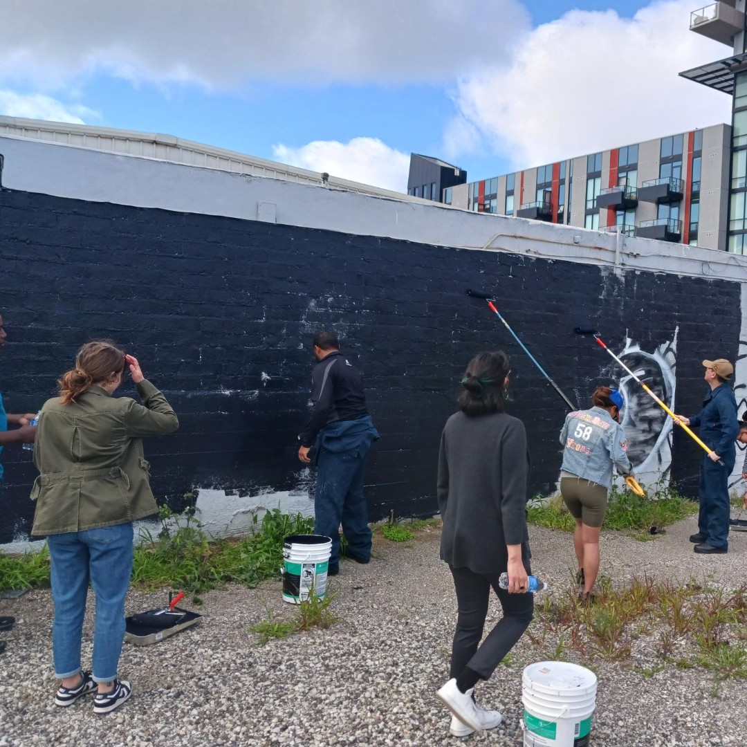 The USS Essex Navy team of volunteers recently helped repaint the Island & 16th wall and cover graffiti. We are very grateful for their efforts to better our community!🎨⚓️ #CommunityStrong #Volunteer #RebuildingLives #FatherJoesVillages #NeighborsHelpingNeighbors