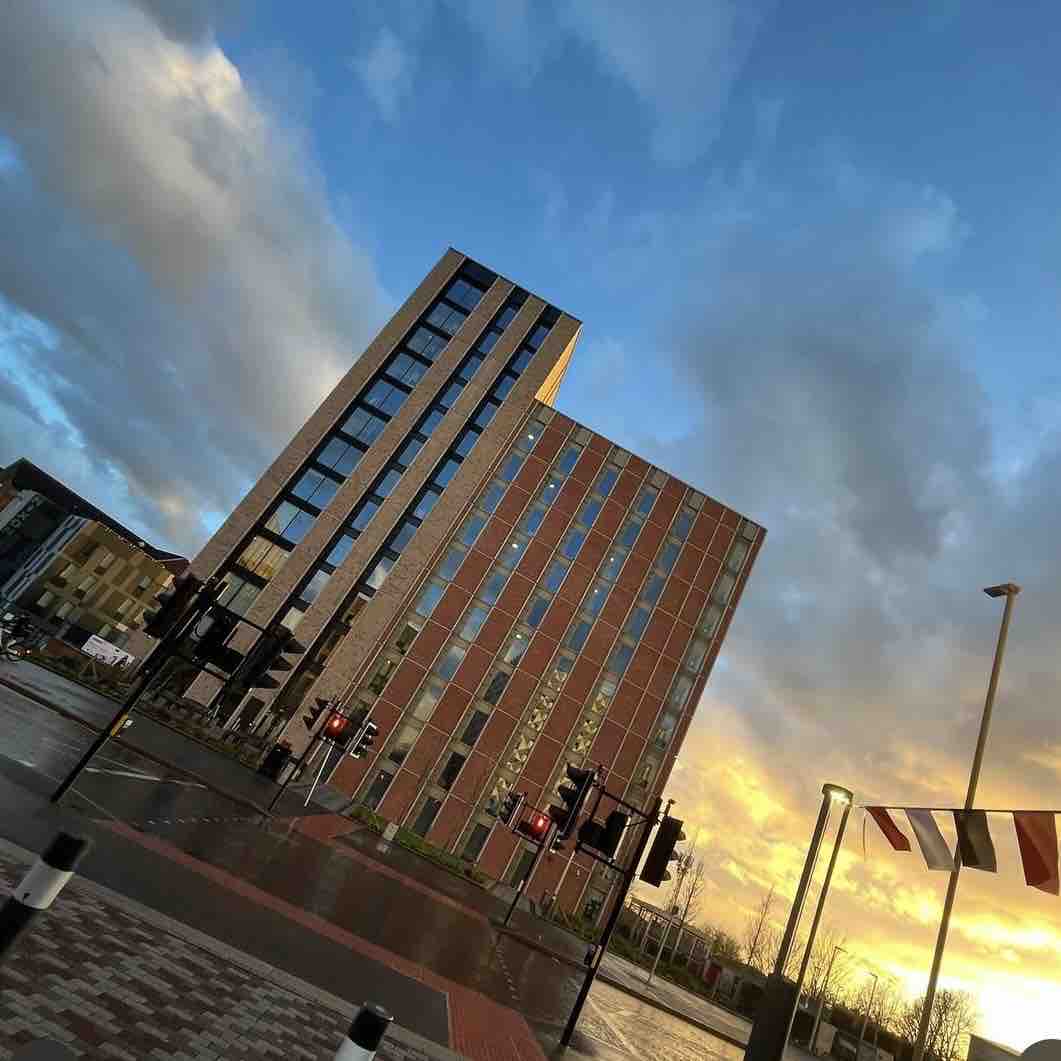 For a room in University-managed accommodation, prices start from £69/week, including all utility bills, contents insurance, organised events and activities, and 24-hour support. 👉 le.ac.uk/accommodation 📸 maddies.inahat on Instagram #CitizensOfChange #ChangeIsHere