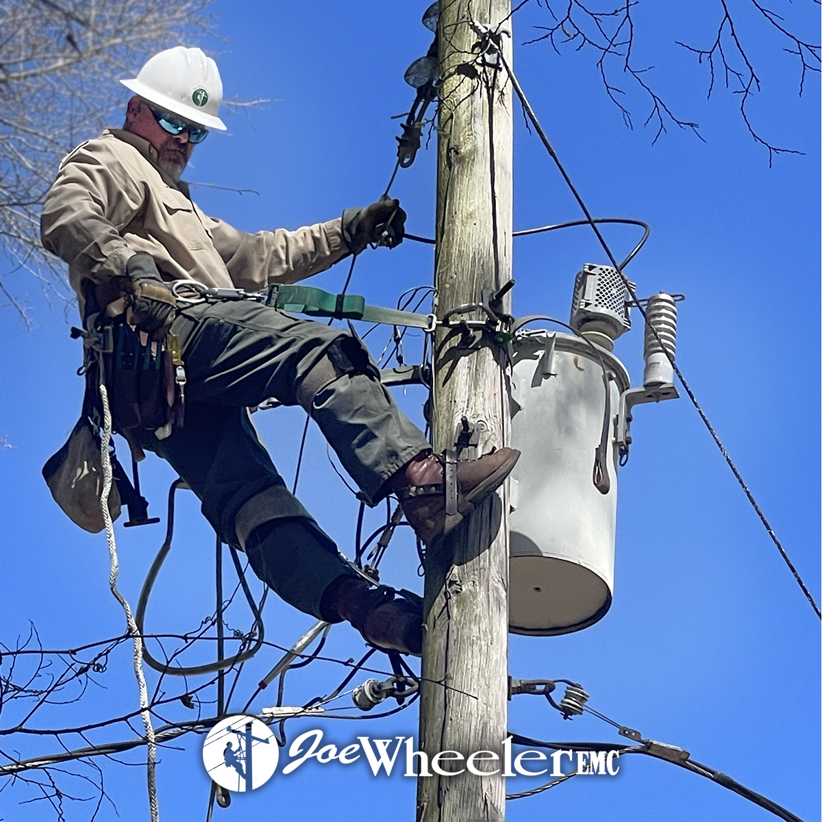 Today we celebrate the men who work through any conditions 24/7/365 to keep the lights on. Happy Lineworker Appreciation Day to all lineworkers everywhere!
#ThankALineworker #thankalineman #LineworkerAppreciationDay