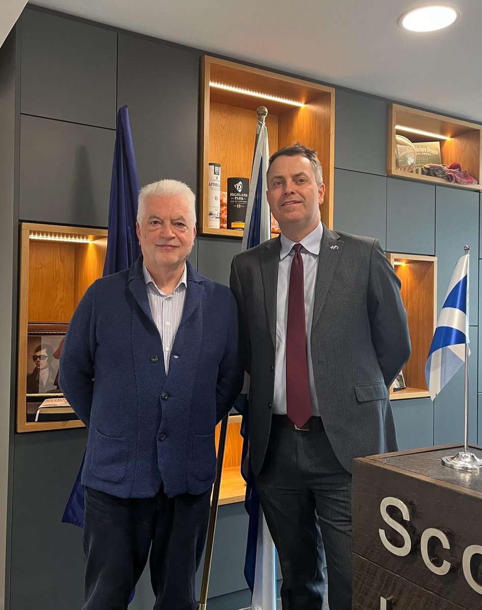 Braw tae welcome @BillyKayScot tae Scotland Hoose the day fur a discussion wi a wheen o colleagues owre the Scots leid - its history, status, an what mair can be done tae mak its future siccar. Muckle thanks Billy! #Scots #ScottishLanguagesBill