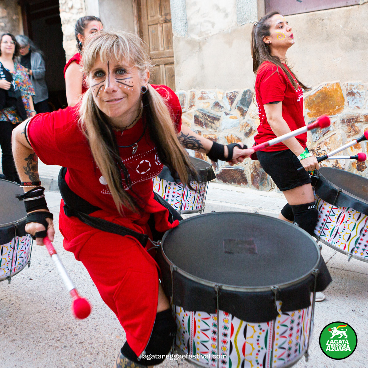 ¡RebelaSon Batucada estará en Lagata Reggae Azuara'24!  RebelaSon con sus ritmos potentes y coreografías, transformarán el festival en una gran fiesta en la que el público sea también protagonista.

#lagatareggaefestival #batucada #reggaemusic #azuara #zaragoza  #rebelason