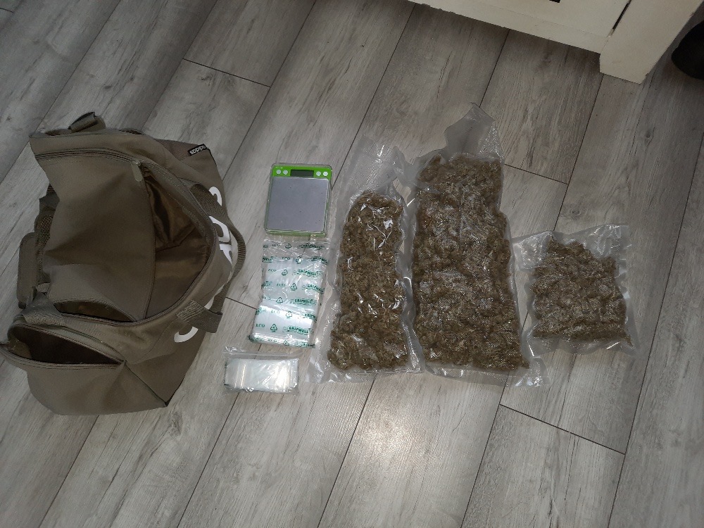 Seized earlier today during searches in the Waterside - suspected Class B drugs with an estimated street value of £10,000 , a large sum of cash and drug-related paraphernalia. #OpDealbreaker Read more: orlo.uk/dqyeo