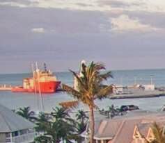 WarshipCam's tweet photo. Royal Netherlands Navy Holland-class offshore patrol vessel HNLMS Groningen (P843) hiding behind a tree in the upper left of the picture in Key West, Florida - April 8, 2024 #hnlmsgroningen #p843
SRC: webcam https://t.co/QpXA4OmxRg