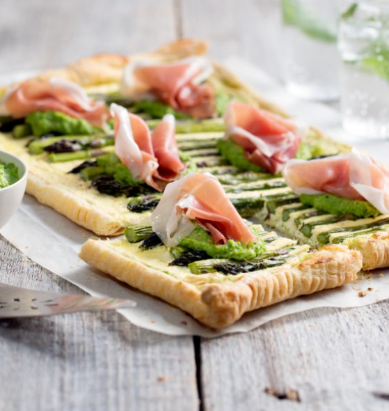 An Asparagus Puff Pastry Tart With Prosciutto and Pesto, bursting with springtime flavors, will be a welcome addition to your brunch menu. swirlsofflavor.com/asparagus-puff… via @SwirlsofFlavor