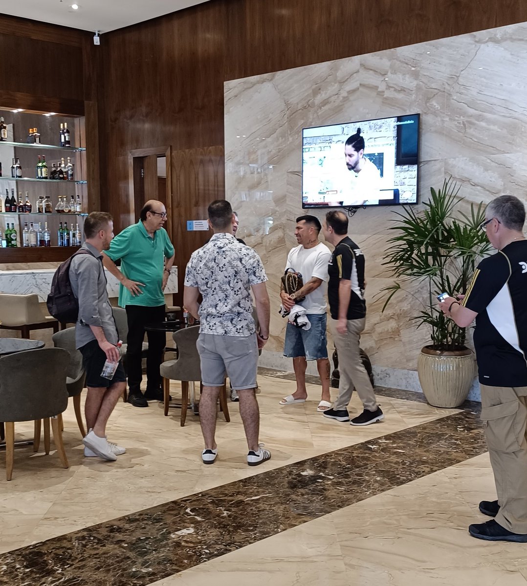 Gary Medel visita la concentración de Colo-Colo en Brasil y se reúne con su agente Fernando Felicevich <a href="/Deportes921/">Deportes en Agricultura</a>