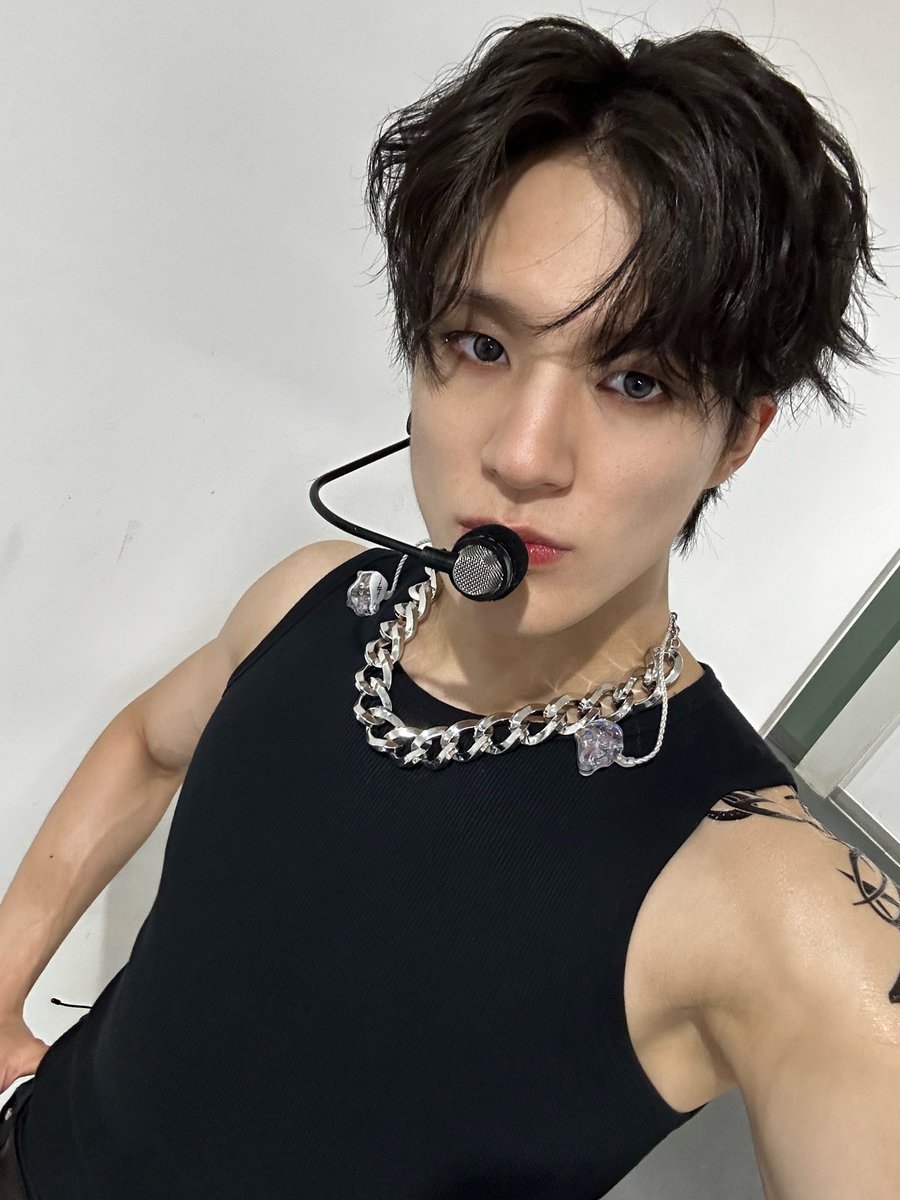 ljnsbff's tweet image. RORRRSHHSKSJDKGSF