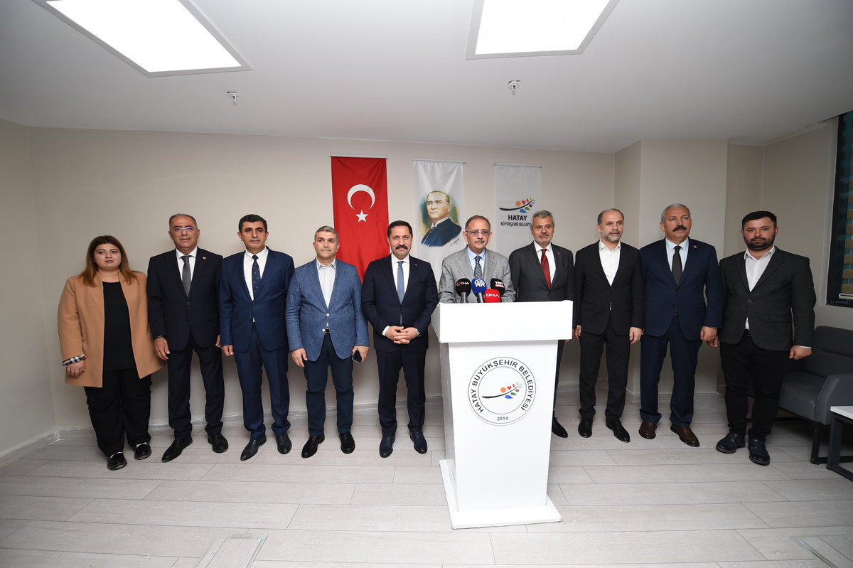 mehmetonturktr's tweet photo. Çevre, Şehircilik ve İklim Değişikliği Bakanımız Sn. @mehmetozhaseki’yi Büyükşehir Belediyemizde misafir ederek, hem yapımı devam eden hem de planlanan projeleri görüştük.

Sayın Bakanımıza şehrimizin yeniden imar ve ihyası noktasında çok değerli alakaları için teşekkür ediyorum. https://t.co/hzcvhf5878