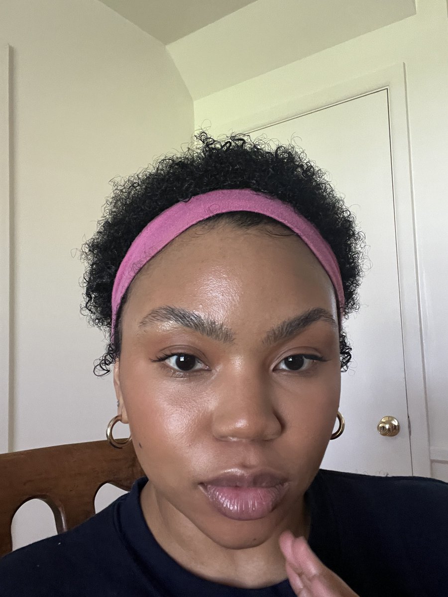 alanaauston's tweet photo. the group chat literally cheered bc I kept my hair out and am finally going to grow it out LOLOL happy eclipse day! https://t.co/R6Gj4CWk20