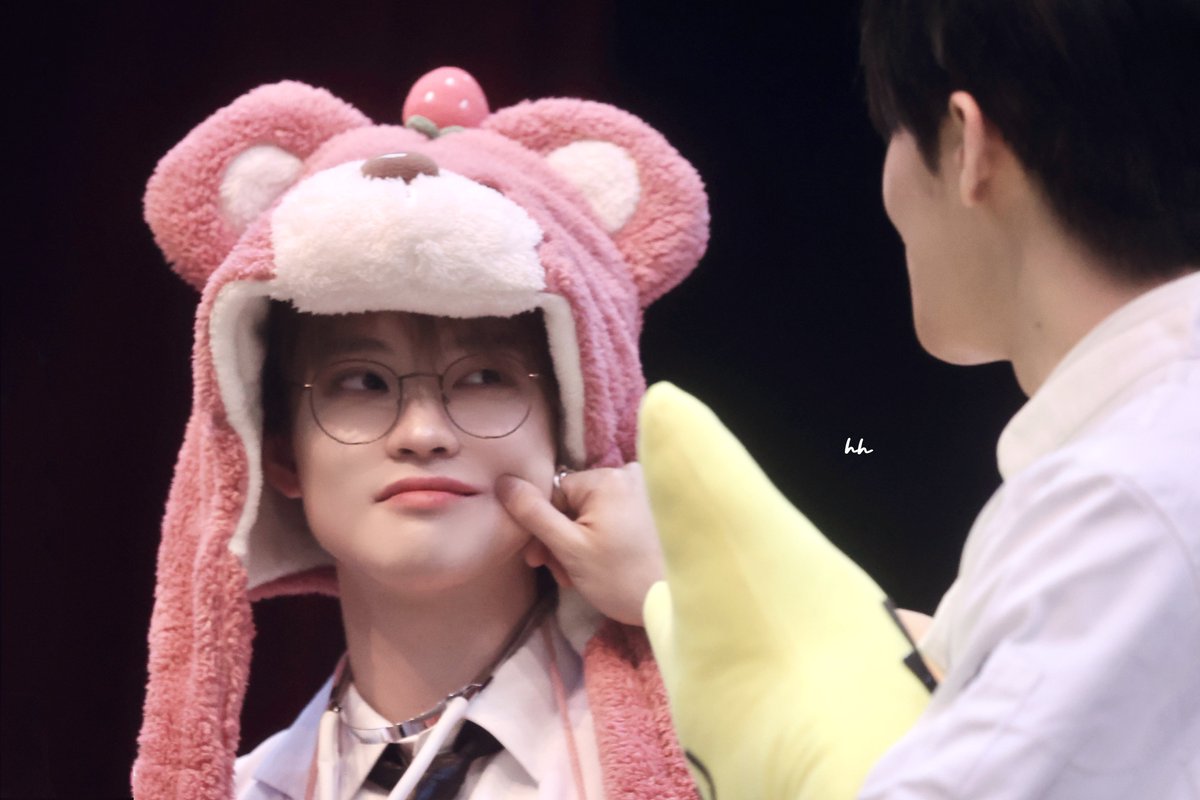_Fleur1122's tweet photo. 240407 wm
🤏🏻
#천러 #CHENLE #辰乐 
#NCT #NCTDREAM https://t.co/GBonnTTBcg