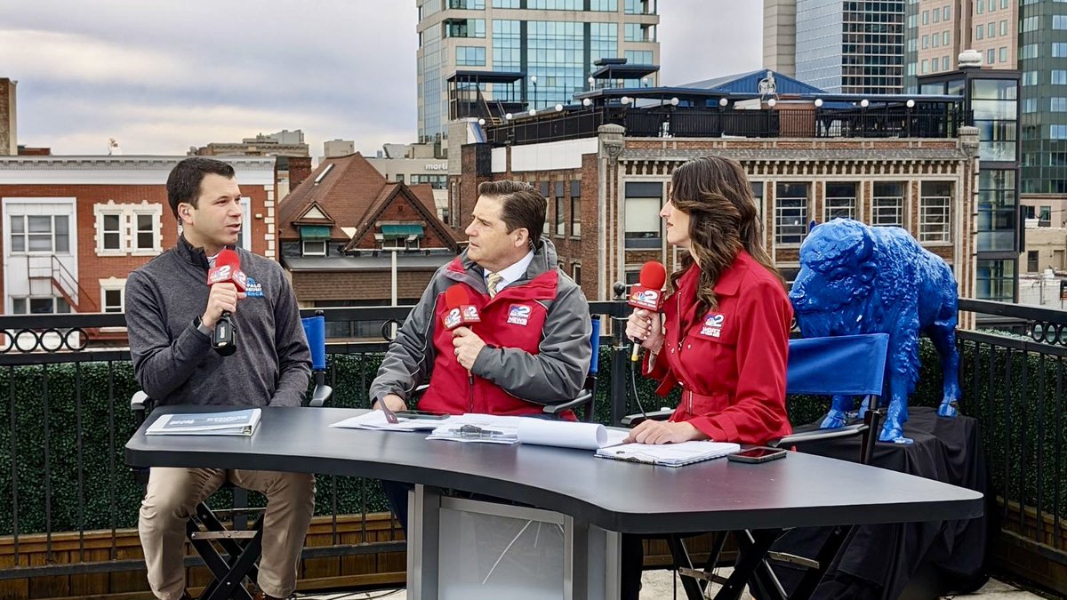 Representing <a href="/buffaloscience/">BuffaloMuseumofScience</a> with <a href="/wgrzpete/">Pete Gallivan</a> and <a href="/2MelissaHolmes/">Melissa Holmes</a>  on <a href="/WGRZ/">WGRZ</a>  for a full day of eclipse coverage!