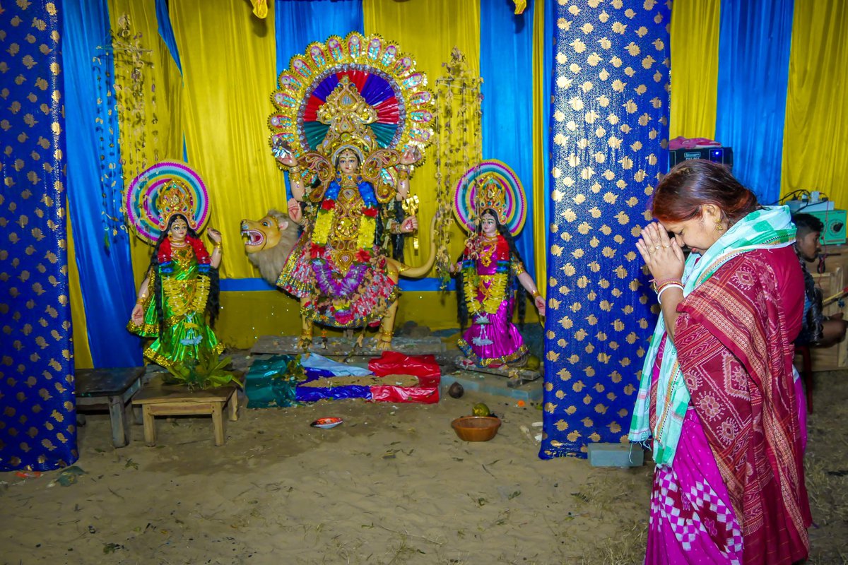 SubasiniJenaInd's tweet photo. ବାଲିଆପାଳ ବ୍ଲକ ଚଉମୁଖ ପଞ୍ଚାୟତରେ ଚଣ୍ଡୀ ପୂଜା କମିଟି ପକ୍ଷରୁ ଆୟୋଜିତ ଚଣ୍ଡୀ ଠାକୁରାଣୀଙ୍କ ପୂଜା ଉତ୍ସବ ପରିପ୍ରେକ୍ଷୀରେ ଯୋଗ ଦେଇ, ମା' ଚଣ୍ଡୀଙ୍କ ଦର୍ଶନ କରି ଆଶୀର୍ବାଦ ଭିକ୍ଷା କରିବା ସହ ପୂଜା କମିଟିର ସମସ୍ତ ସଦସ୍ୟଙ୍କ ସମେତ ଅଞ୍ଚଳବାସୀଙ୍କ କଲ୍ୟାଣ କାମନା କଲି ।
#MaaChandi
#NaveenPatnaik
#NuaOdisha
#SubasiniJena
#SubasiniApa
#BijuJanataDal
#Basta #Baliapal