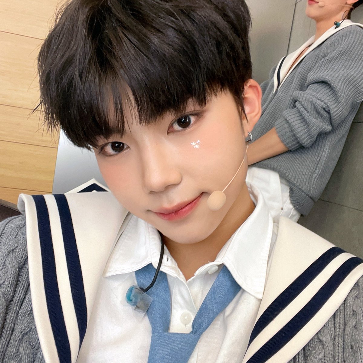 갑자기 이거 보고 활짝웃음
4.2키로로 태어나서 평생을 거대하게 살아온 아이인데 얼굴은 계속 세살이여가지고