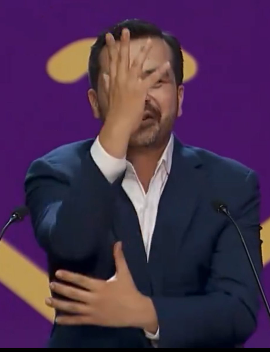 iveee_14's tweet photo. Lenguaje de señas 
Máynez // Sheinbaum 

#claudia #Maynez #Debate  #DebateINE https://t.co/beeKPqCeAw