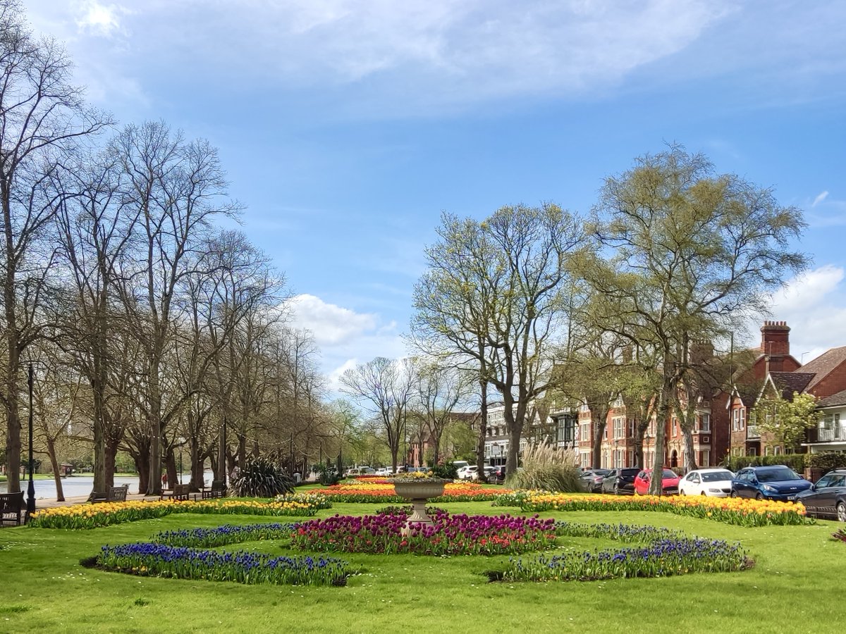 A huge thank you to all the team involved in making the Embankment flower so beautifully this year, and for all the work they do in our parks and green spaces across Bedford Borough all year round. 🌺🌼 Learn more about local parks and green spaces at bedford.gov.uk/leisure-parks-…