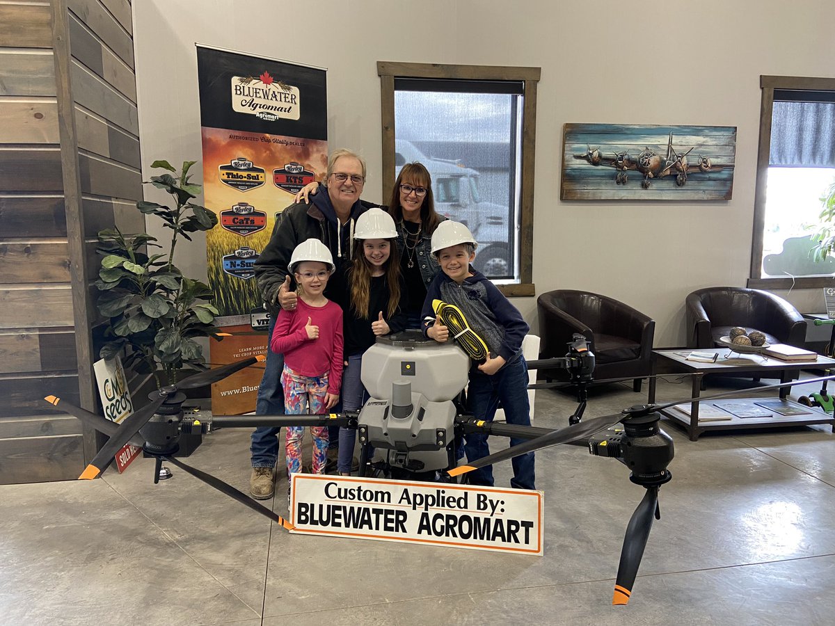 BLUEWATER takes to the SKY! Exploring new opportunities for field work by DRONE. Cole at Bluewater Agromart is ready to take flight. Give us a call at 519.395.2605. 🌱✈️
•
•
•
#BluewaterAgromart #OnAg #BruceCounty #Drone #Spring2024 #CustomApplication