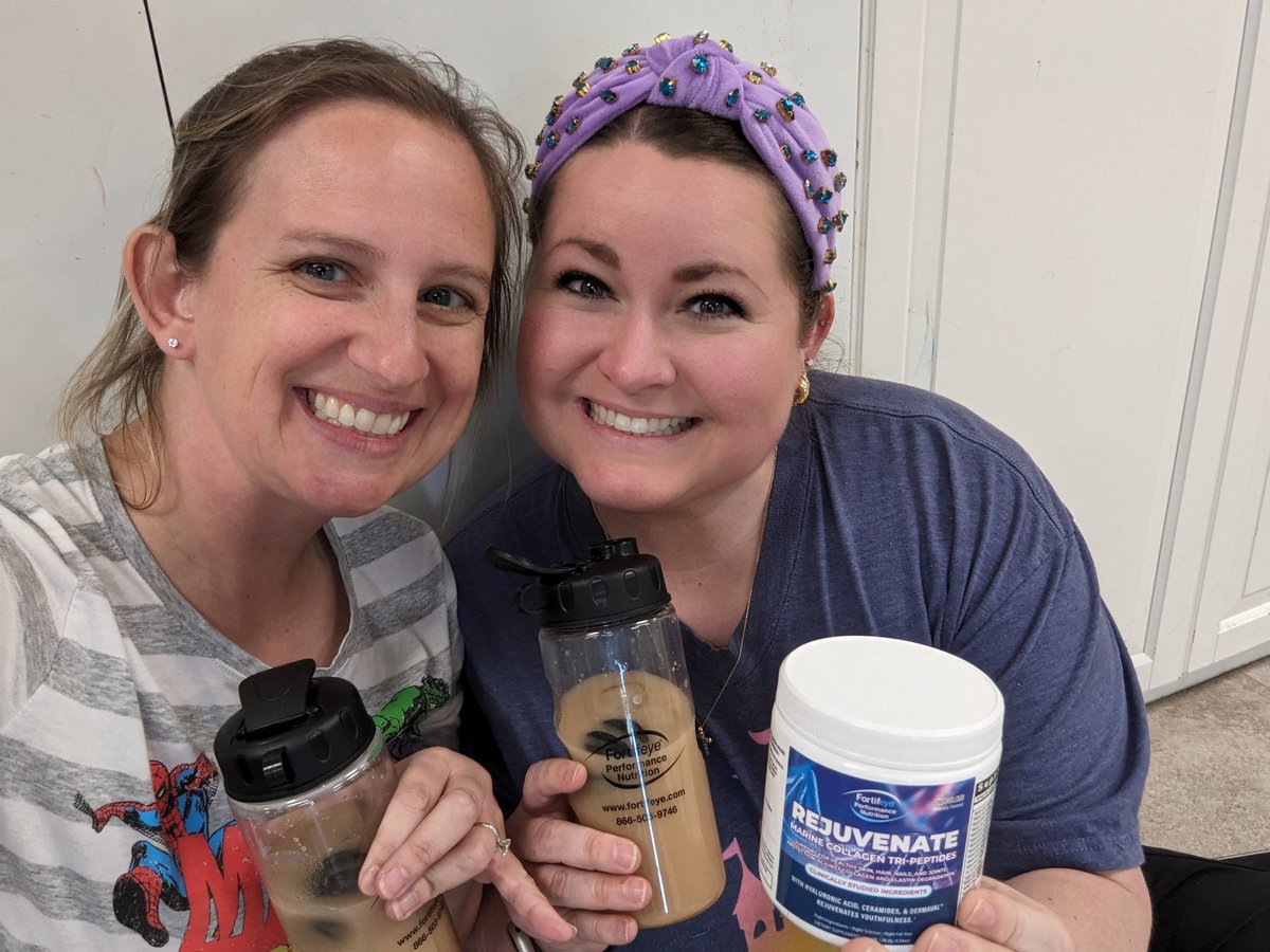 michelle_hertz's tweet photo. Thank you Fortifeye Vitamins and Tryazon for gifting this product to try with my friends.  These ladies and I enjoyed trying the Rejuvenate marine collagen tri-peptides.  The pink lemonade flavor was my favorite. #tryazon #fortifeye https://t.co/hKjMNaG9Qh