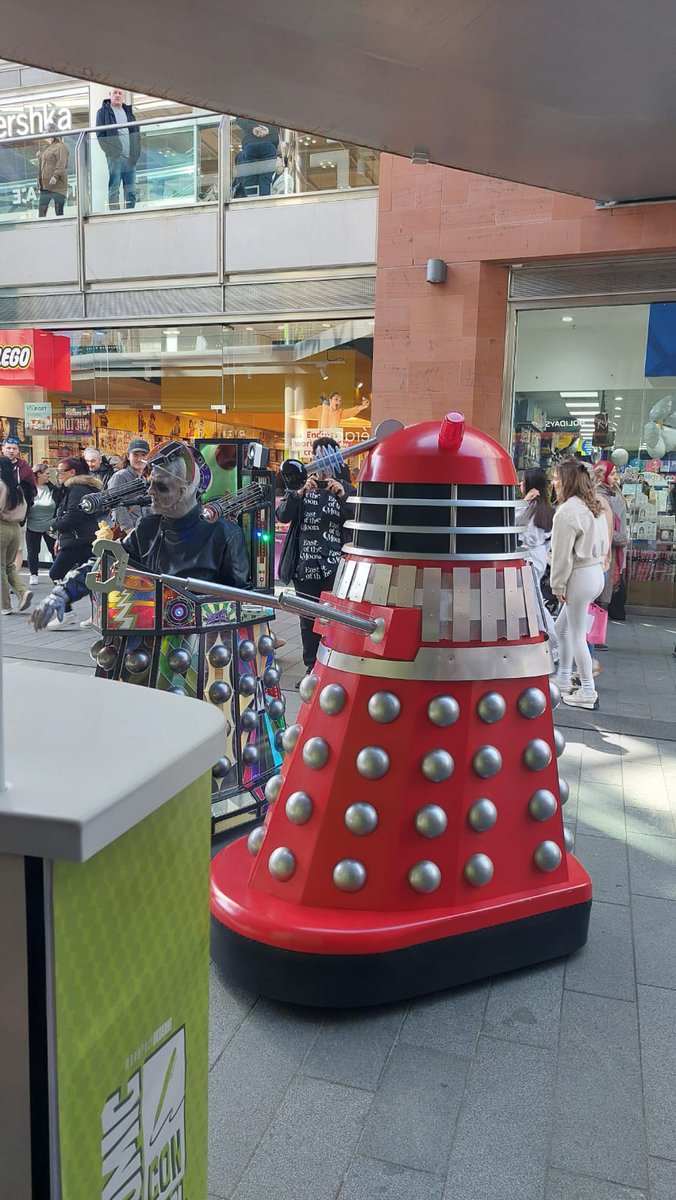 Dadros3's tweet photo. #Davros is always being asked (Nobody has ever asked)
Who is the funniest Dalek you have ever been out with.
Without question, it's @DalekMorkDrax . This is Dalek Drax and he just has the perfect balance of menace and humour. Don't miss a chance to see him if you can. https://t.co/DM76xHGs5Y