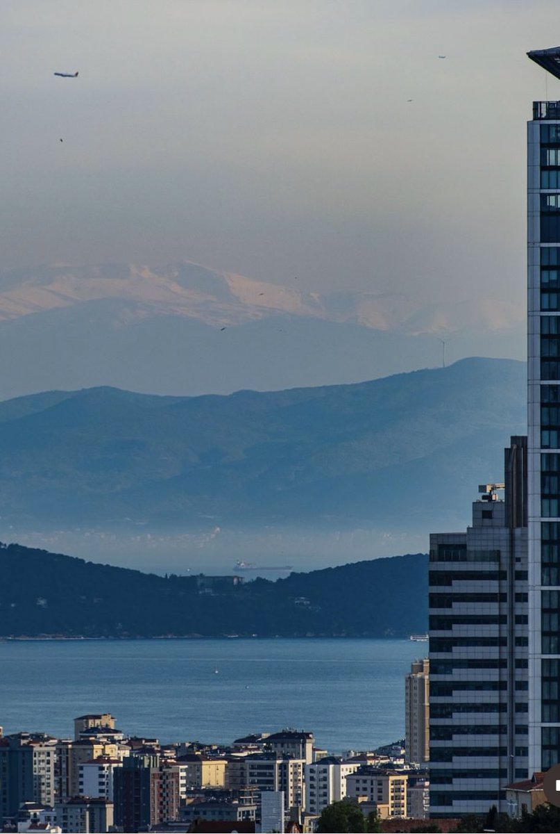 Halil Sopaoğlu ışıklı ve temiz havada, bir fotoğraf karesine sırasıyla “Bostancı, Heybeliada, Yalova ve Bursa Uludağ’ı” sığdırdı.