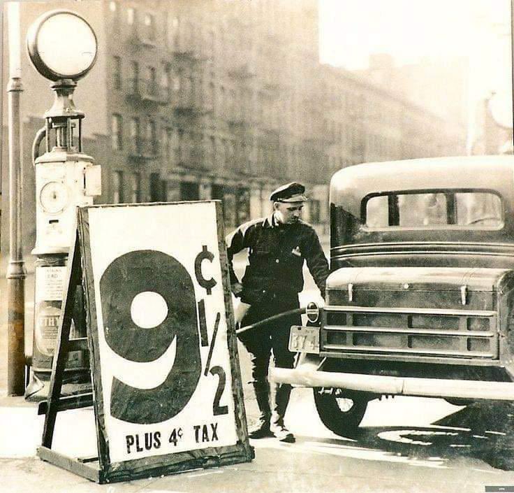 New York filling station, 1920s.