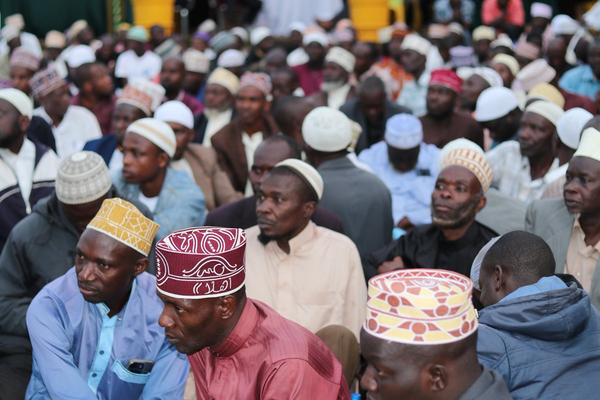 SPA/CEC Hon. @LydiaWanyoto_M yesterday hosted Moslem community of Mbale City for Iftar Dinar at her office in Maluku. Over 700 Muslims from across the City converged in Maluku and had a meal lead of Reg Ass't Mufti Shk. Ahmed Wandega and District Kadhi of Bugisu Shk.Ahmed Masaba