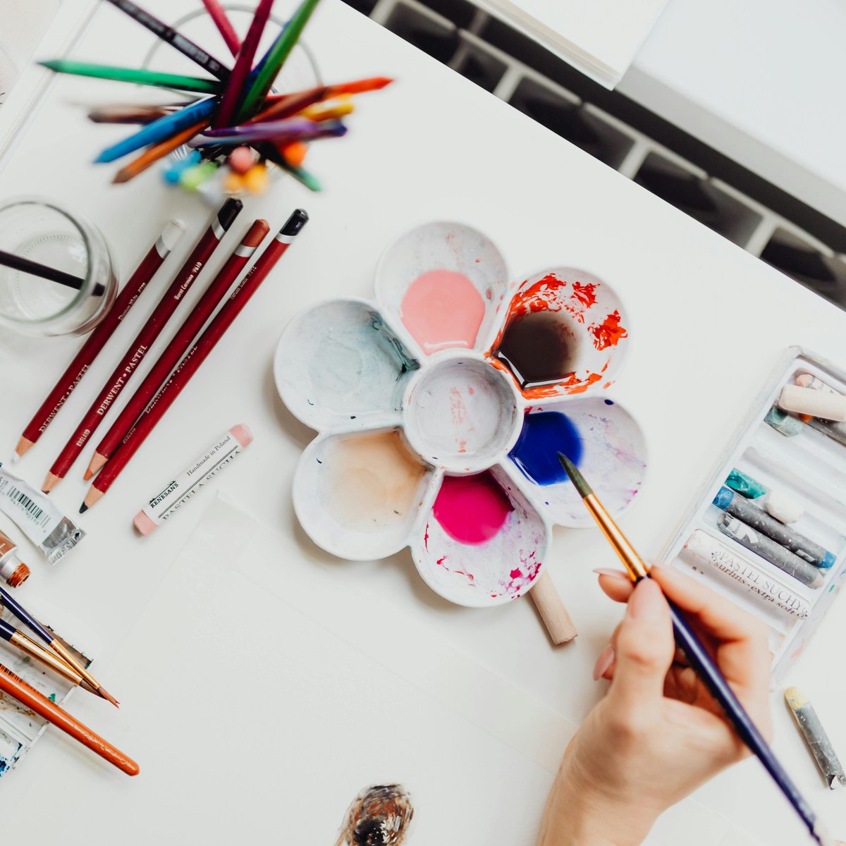Advance your art skills, or learn a new technique with these recreation art classes:

🎨 Watercolour for Absolute Beginners
🖌️ Introduction to Oil Painting
🖼️ Adventures with Acrylics
✏️ Drawing: People, Faces & Figure Essentials

Register at tinyurl.com/yc5fuats #WhiteRockBC