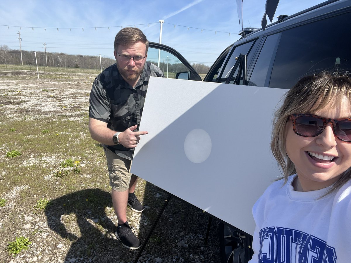 YALLITSCHAN's tweet photo. The eclipse and @ryanhallyall legs in one sighting. Historic https://t.co/MpLwg2i1L7
