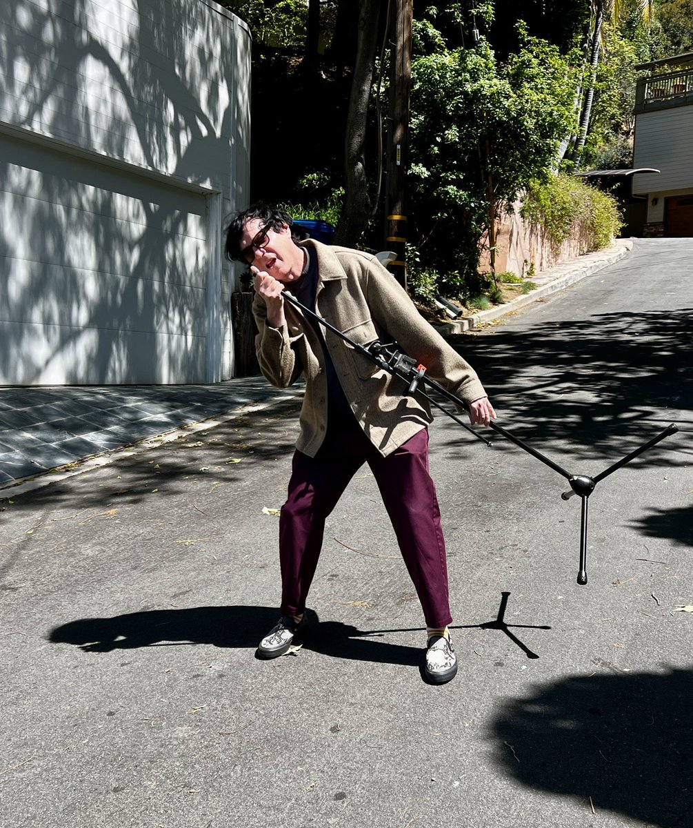 sparksofficial's tweet image. Testing out some new Sparks material on local squirrels and birds. 🎤🐿️🦉✨