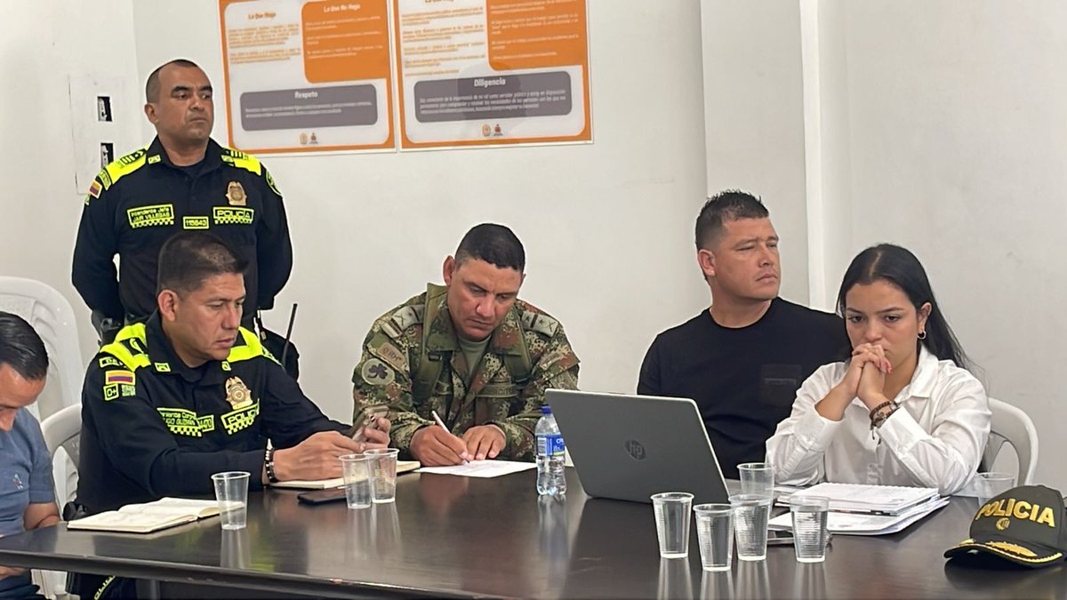 Ejercito_Div3's tweet photo. Con el Batallón de Infantería N.° 23 de la #TerceraBrigada acompañamos el Consejo de Seguridad de la Alcaldía de Toro con el propósito de aunar esfuerzos con las diferentes instituciones para garantizar la seguridad de los habitantes del norte del #ValleDelCauca.

#SiempreATuLado https://t.co/5ceLFrS6o9