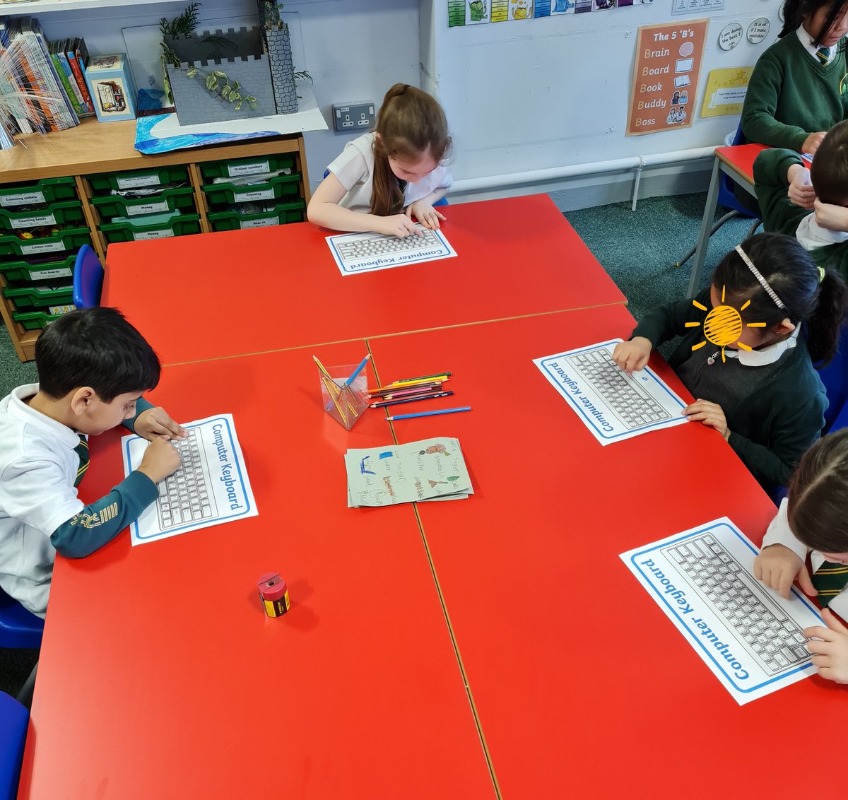 firsprimarysale's tweet image. #Y2Walnut used keyboards to become familiar with where the keys are positioned. We found the home row and even completed some speedy typing challenges. Phew, lots of #Resilience needed!