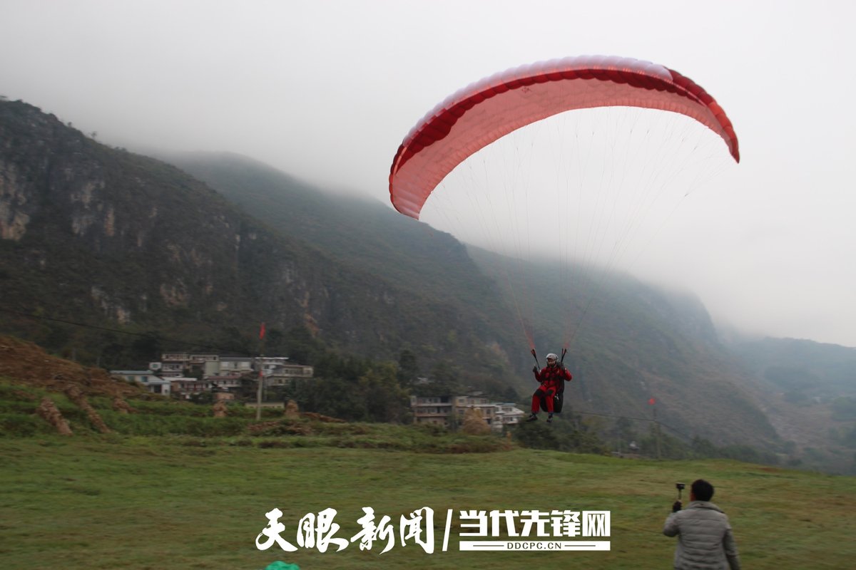 The Longyin mountain ridge in Nidang Town, Xingyi City, Qianxinan Prefecture, boasts both a spacious take-off site and favorable updrafts, creating ideal conditions for the development of paragliding.

📷 by Eyesnews

#Guizhoutourism #Qianxinan #Hiddengems