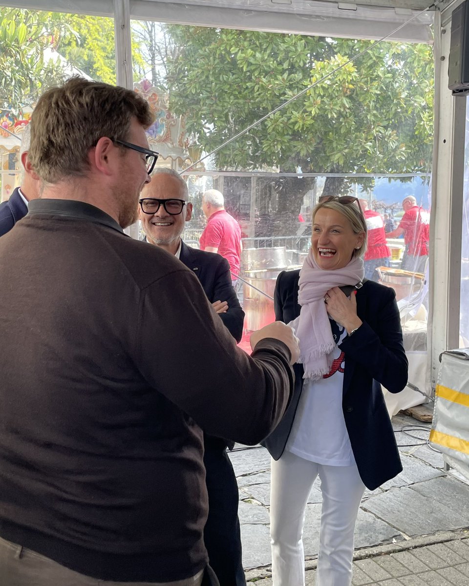 KarinValenzano's tweet photo. ✨ Bella risottata insieme verso la fine della campagna!

🌸 Grazie a tutti! 

#PLRLugano #LuganoVALE #IlCoraggioInMunicipio 

@PLRLugano https://t.co/TQ9qpdKL1n