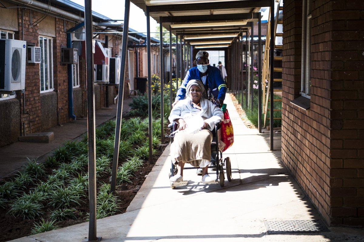 𝐖𝐨𝐫𝐥𝐝 𝐇𝐞𝐚𝐥𝐭𝐡 𝐃𝐚𝐲 SA's public health sector facing crisis amid budget cuts. 'Everyone has the right to access health-care services, including reproductive health care,' writes Prof Bob Mash of Stellenbosch University. Read more 👉 bit.ly/4aMZkFU